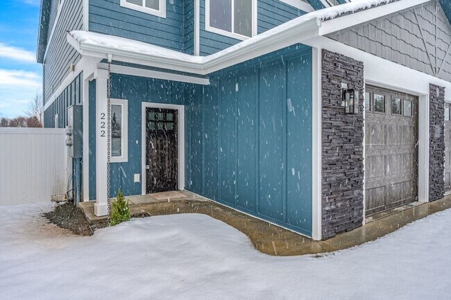 Building Photo - Brand New 3 bed 2.5 townhome