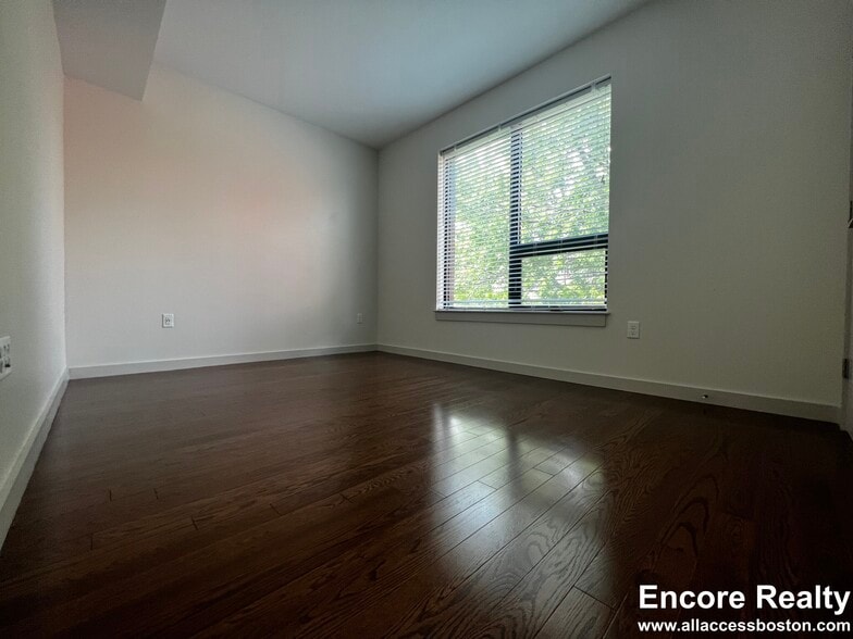 Building Photo - 455 Harvard St