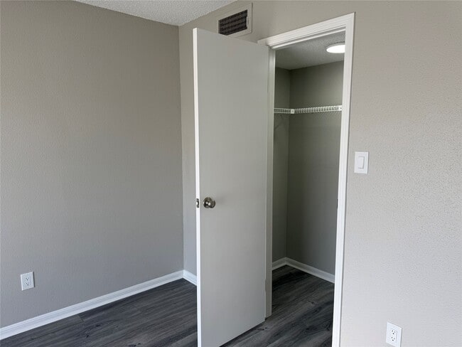 Building Photo - 7575 Cambridge St