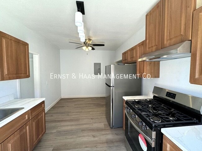 Building Photo - 1405 1/2 Olive Ave.-