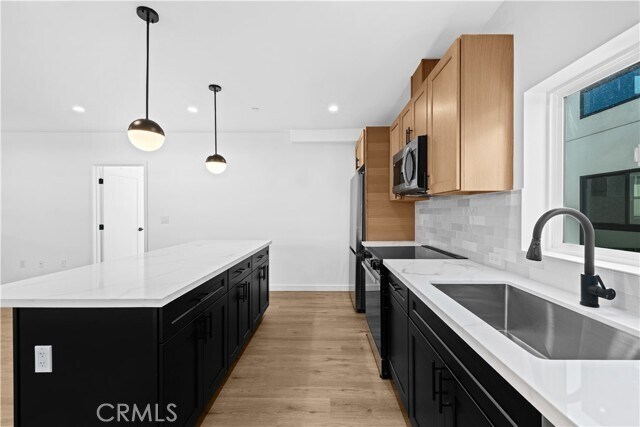 Building Photo - 1342 N Kingsley Dr