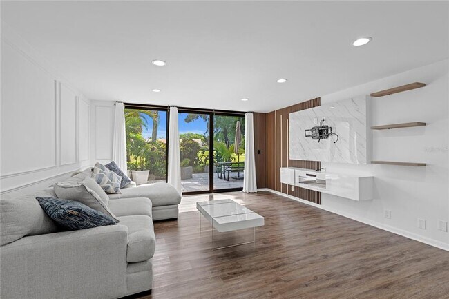 Building Photo - 4469 Luxemburg Ct