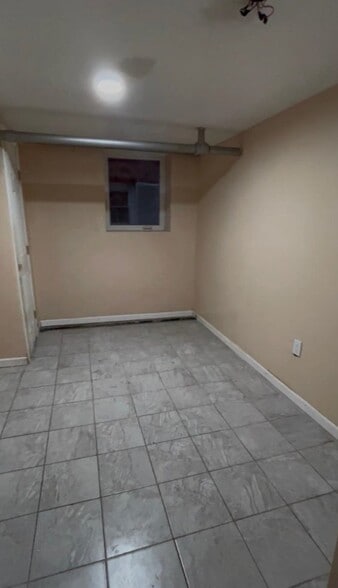 Building Photo - 448 E 94th St