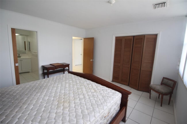 Building Photo - 3345 NE 32nd St