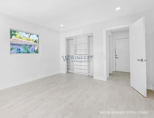 Building Photo - 565 NE 105th St