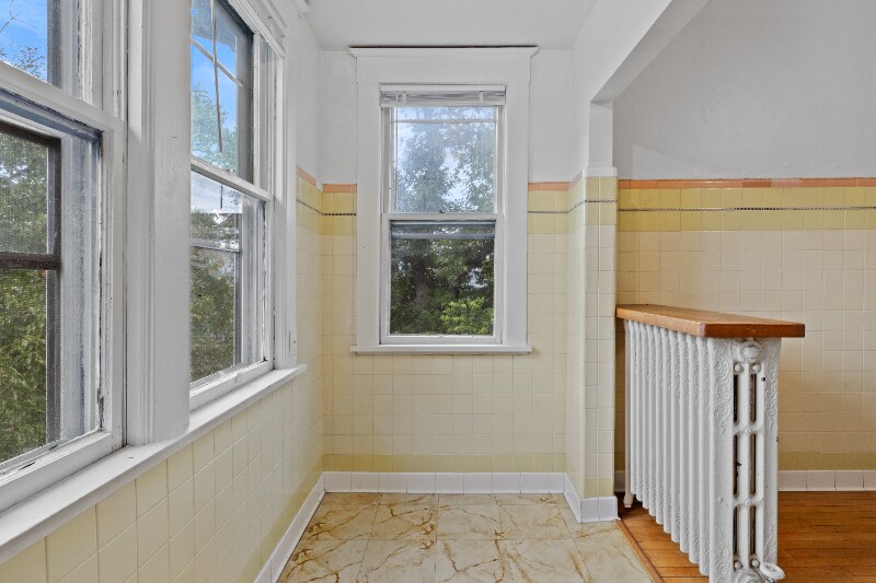 Building Photo - 569 Ottawa Ave