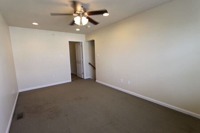 Building Photo - 316 Ross Ct
