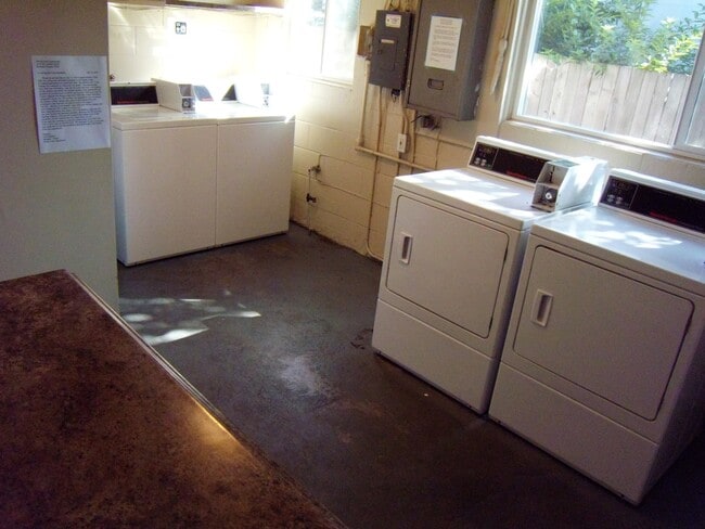 Laundry Room - Pacific Crest
