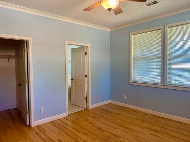 Building Photo - Charming 3-Bedroom, 2-Bath Home in a Pictu...
