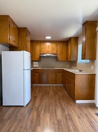 Building Photo - 2 Bedroom, 1 Bath Duplex - Mountain View ...