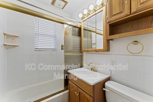 Building Photo - 7809 NE San Rafael Dr