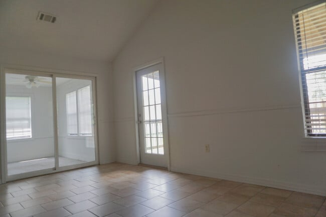 Building Photo - 111 Palmetto Dr