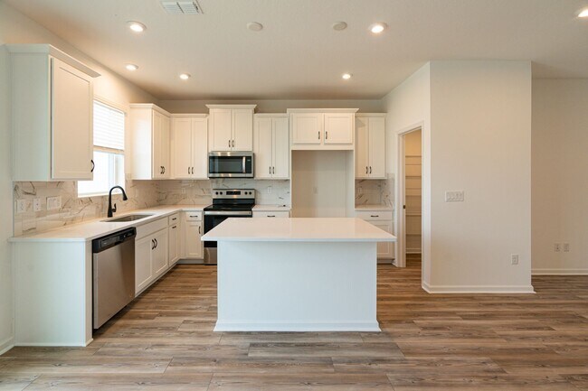 Building Photo - Almost Brand New 3 beds 2.5 baths in East ...