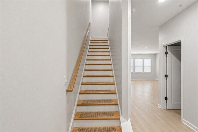 Building Photo - 1339 Endicott Ct