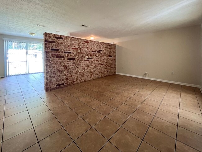 Building Photo - 3/2 House Near UF - Available mid-July 2026!