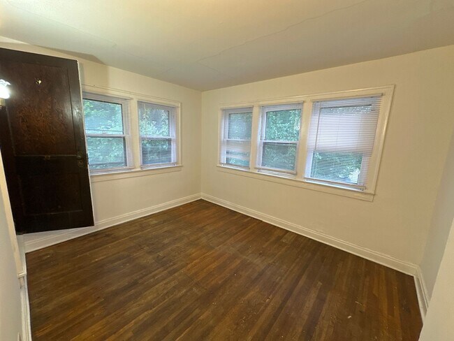 Building Photo - E Hudson St 117-119 NSLLC