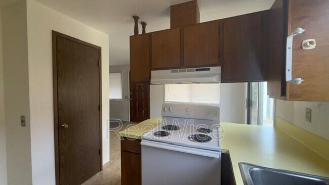 Building Photo - 1132 NE Barager Ave
