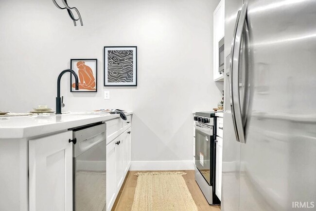 Building Photo - 1112 N Woodburn Ave