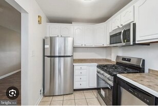 Building Photo - 1016 Phillip Powers Dr