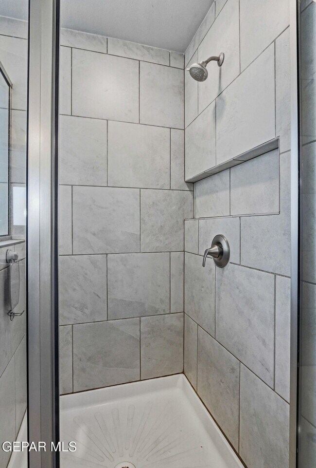 Building Photo - 7509 Enchanted Pk Dr