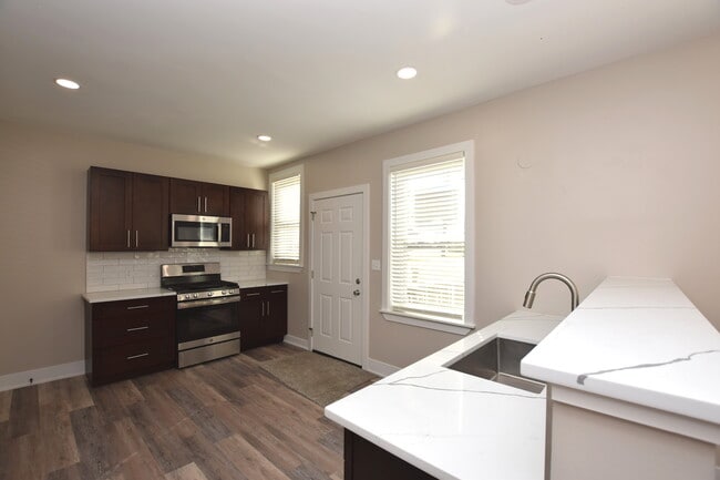 Building Photo - 97 Gates St