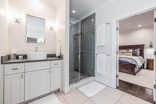 Building Photo - 470 Hamilton St SE