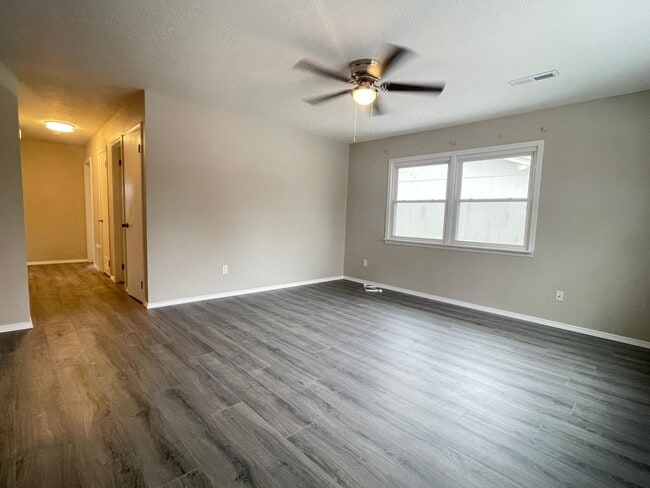 Building Photo - 2043 S Sagamont Ave