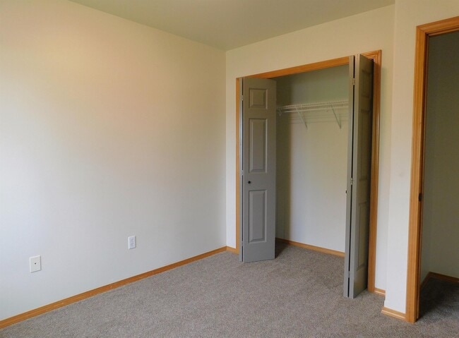 Building Photo - 1949 Greatview Dr