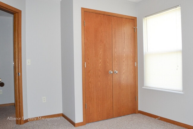 Building Photo - 516-518 Brookmont Dr