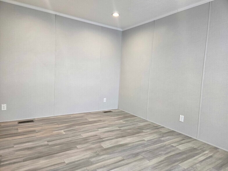 Building Photo - 52962 N Yorktown Ct