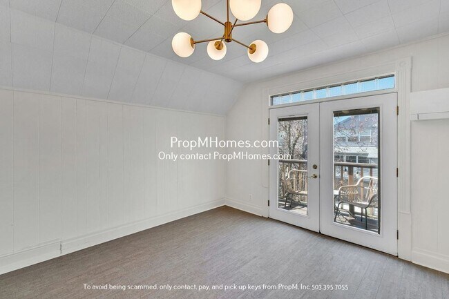 Building Photo - Bright and Fun One Bedroom Plus Flex Space...