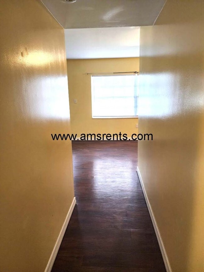 Building Photo - 1406 Holden Ave