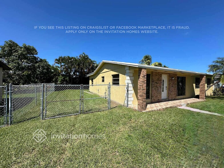 Primary Photo - 10805 SW 142nd Ln