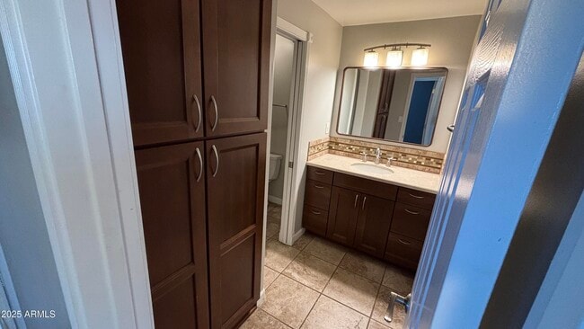 Building Photo - 8625 E Valley View Rd