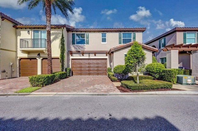 Primary Photo - 122 Diamante Way