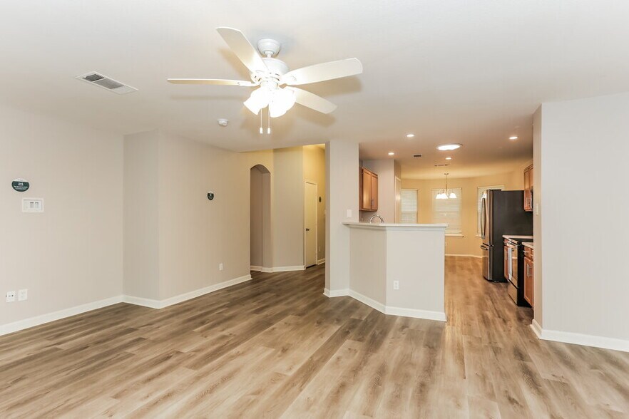 Building Photo - 213 Garden Valley Ln