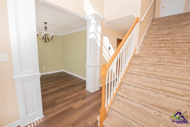 Building Photo - 122 Emberly Ln