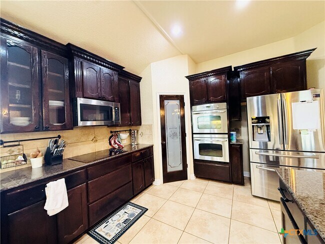 Building Photo - 6403 Flag Stone Dr
