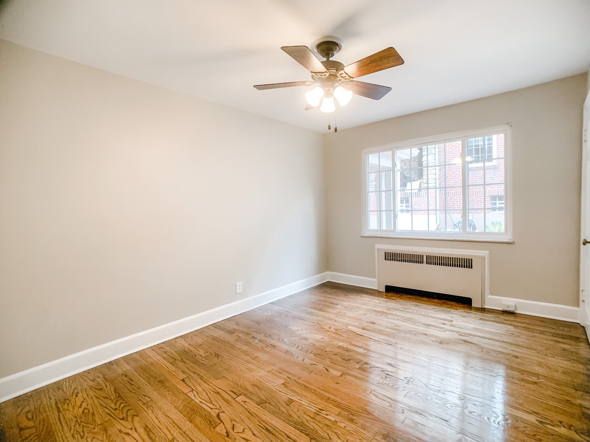 Large Bedroom #2 - 6260 Rogers Park Plz