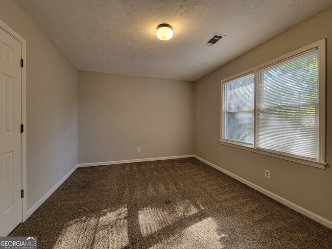 Building Photo - 14 Candlewood Terrace NE