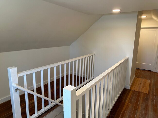 Building Photo - Updated 4 bedroom home on a huge lot!