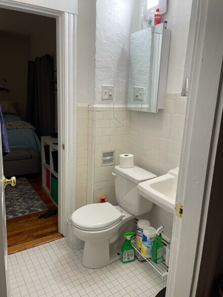 Building Photo - 42 Orchard Rd