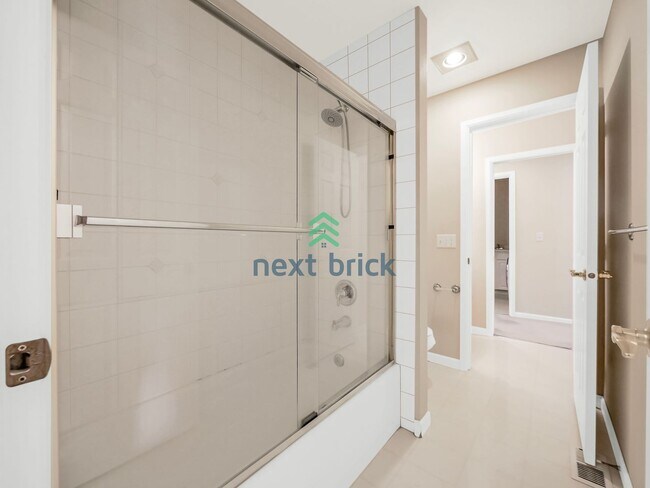 Building Photo - 4 Bed 2.5 Bath Single Family for Rent!