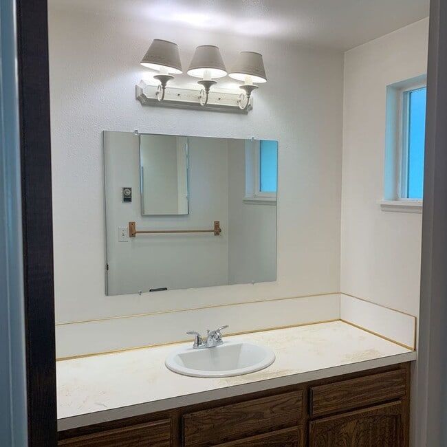 Building Photo - Beautiful Home in an Excellent Location!