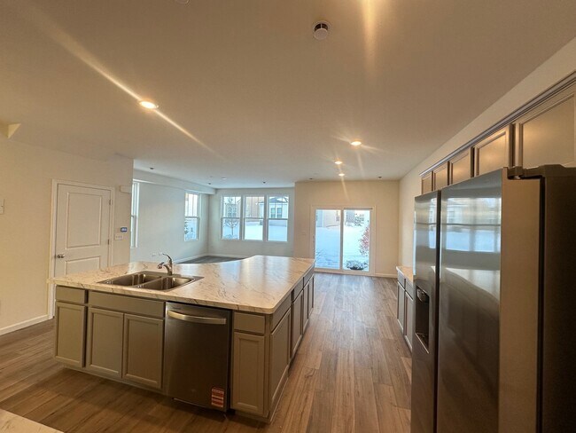 Building Photo - 5924 Hawkweed Dr