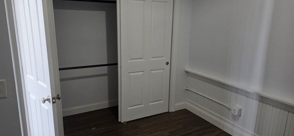 Building Photo - 65 5th Ave