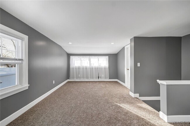 Building Photo - 206 Wrexham Ct N