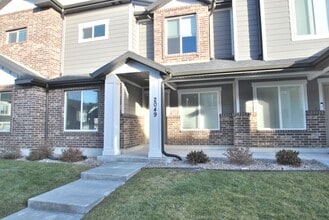 Building Photo - Conveniently Located North Logan Village Townhome | Near Utah State and Hospitals