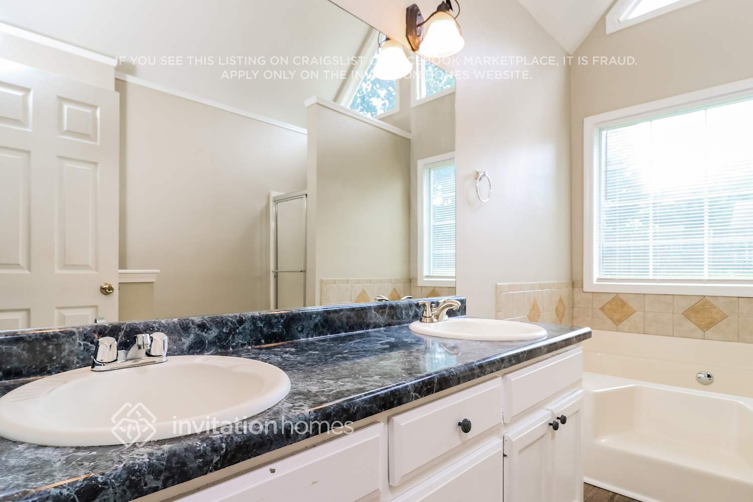 Building Photo - 717 Thornapple Trail SW