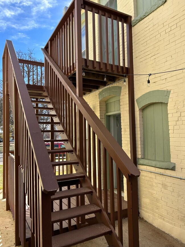 Building Photo - 301 W Abriendo Ave